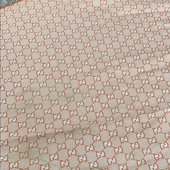 Gucci silk scarf 🧣 - Picture 4 of 11